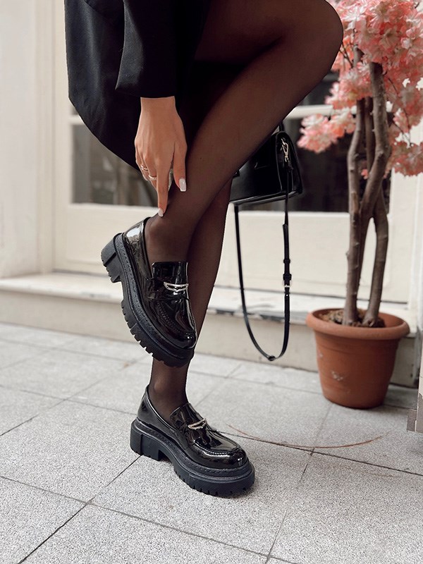 Martina Siyah Rugan Tokalı Kadın Loafer Ayakkabı